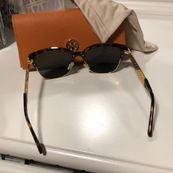 Tory Burch Sunglasses - Picture 4 of 5